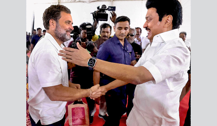 Watch: Amid 'Mughal mindset' jab, Rahul Gandhi shares a 'sweet moment' with TN CM Stalin - Vimarsana News